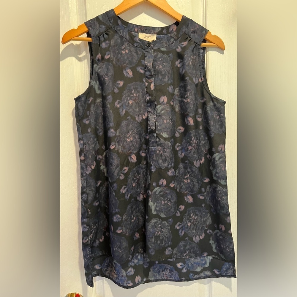 Size small AnnTaylor Loft sleeveless floral button down